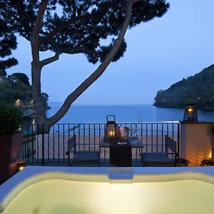 Eight Paraggi Hotel